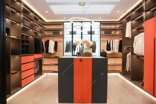 法迪奥新品--妃燃，相遇是一场明媚的火焰